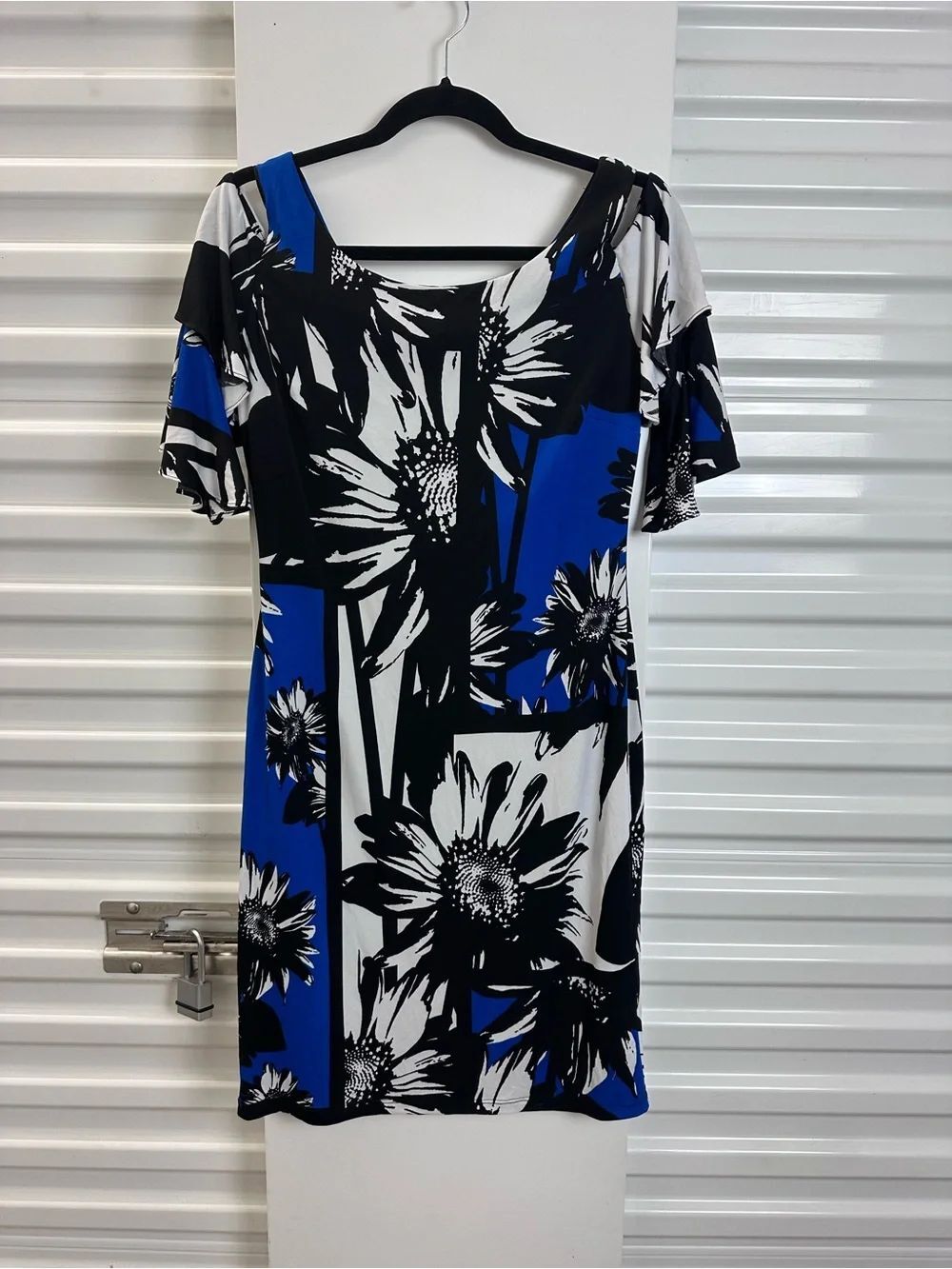 ⭐️Frank Lyman Blue & Black Floral cold shoulder Shift Dress - Women's